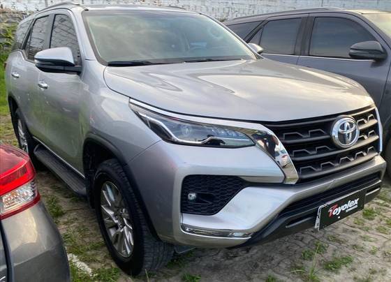 TOYOTA HILUX SW4 2.7 VVT-i FLEX SRV 7L 4X2 AUTOMÁTICO